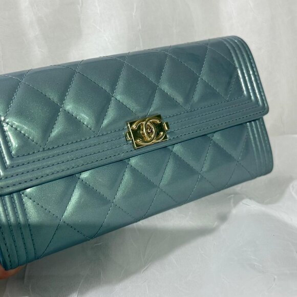 CHANEL Boy Quilted Long Flap Wallet in metallic blue with silver hardware - Picture 6 of 15